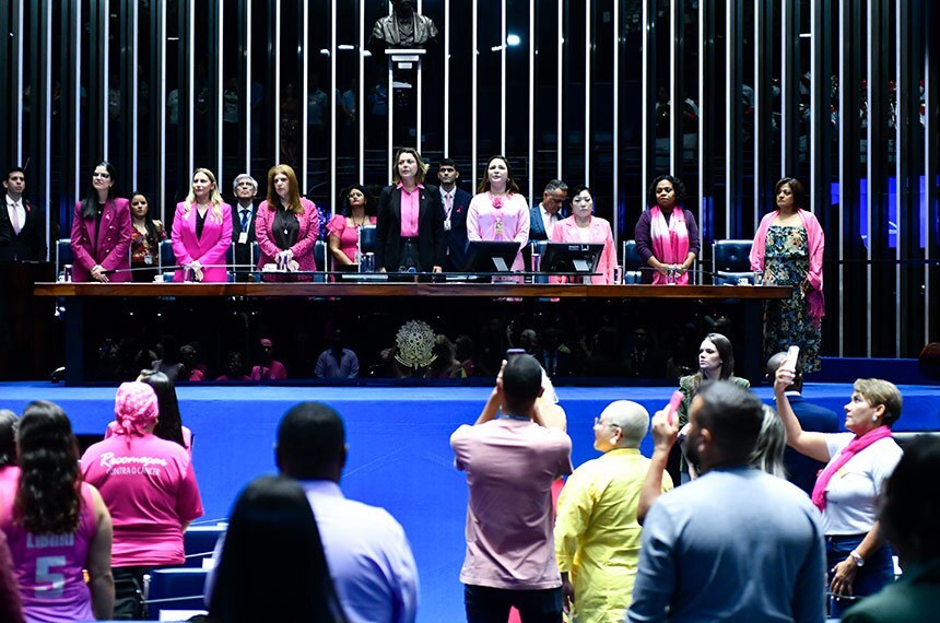 No momento, você está visualizando Outubro Rosa: Desafios no Tratamento do Câncer de Mama