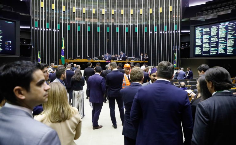 câmara dos deputados discute fim da jornada 6x1